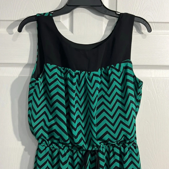 Enfocus Studio Women's Size 10 Dress Green Black Chevron Print Chiffon Lined - Picture 2 of 10
